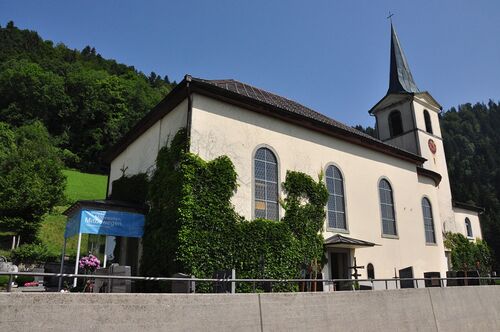 Kirche in der Stadt 2012 / Katholische Kirche Vorarlberg/Veronika Fehle Bregenz Fluh, Kirche in der Stadt 2012 - Plakataktion. Bregenzer Pfarren machen mit Plakaten an ihren Kirchen auf den Stadtprozess 'Kirche ind er Stadt' aufmerksam. 30. Juni 2012